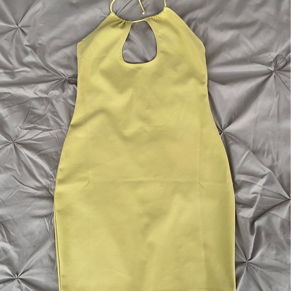 Short sexy yellow dress size M. Never wear ( NEW) - Picture 1 of 3